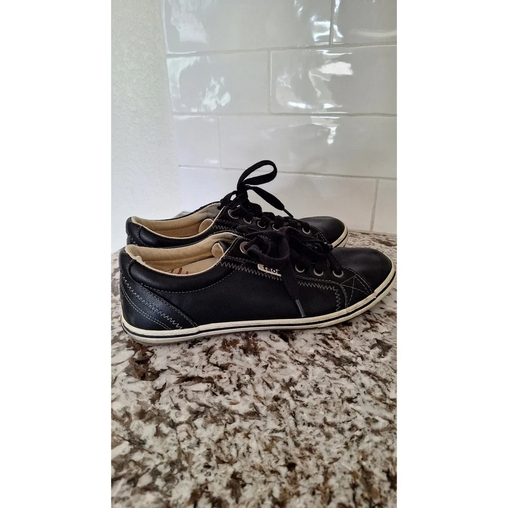 Taos Footwear brand taos